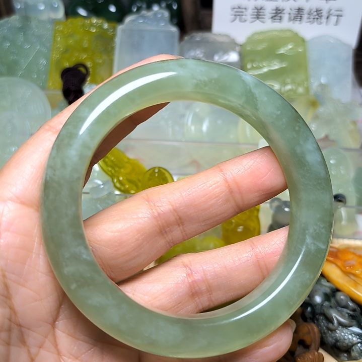 岫玉吊坠(不含链)未镶嵌明**影