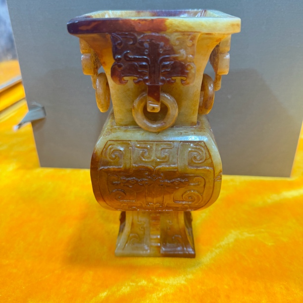 和田玉摆件玉龙杯