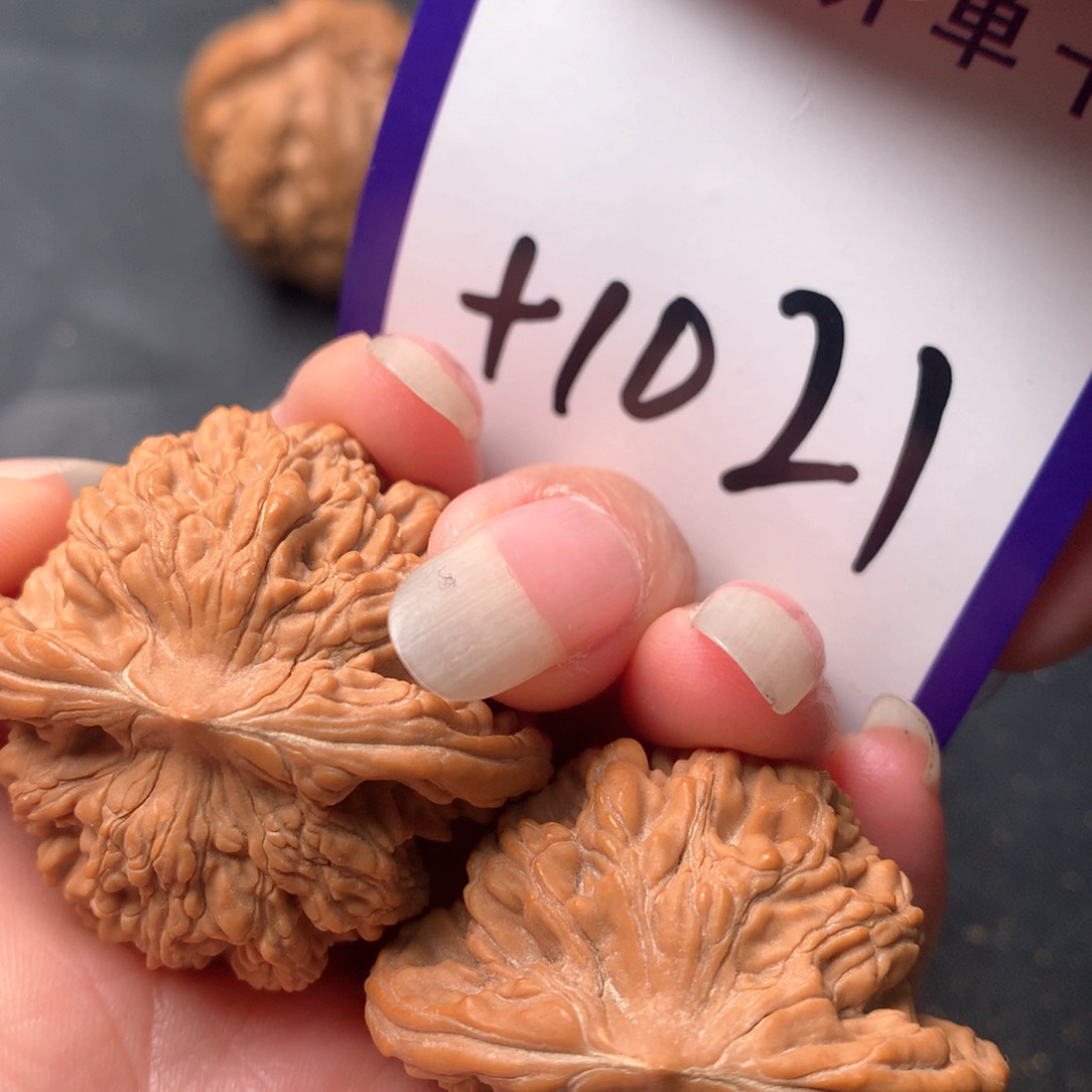 文玩核桃吊坠师虎