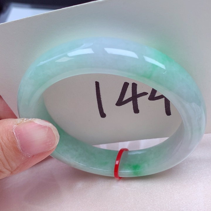 翡翠手镯未镶嵌翡翠