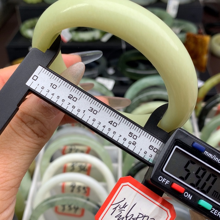 蛇纹石玉未镶嵌手镯927