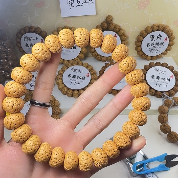 香榧木纽扣桃核手串