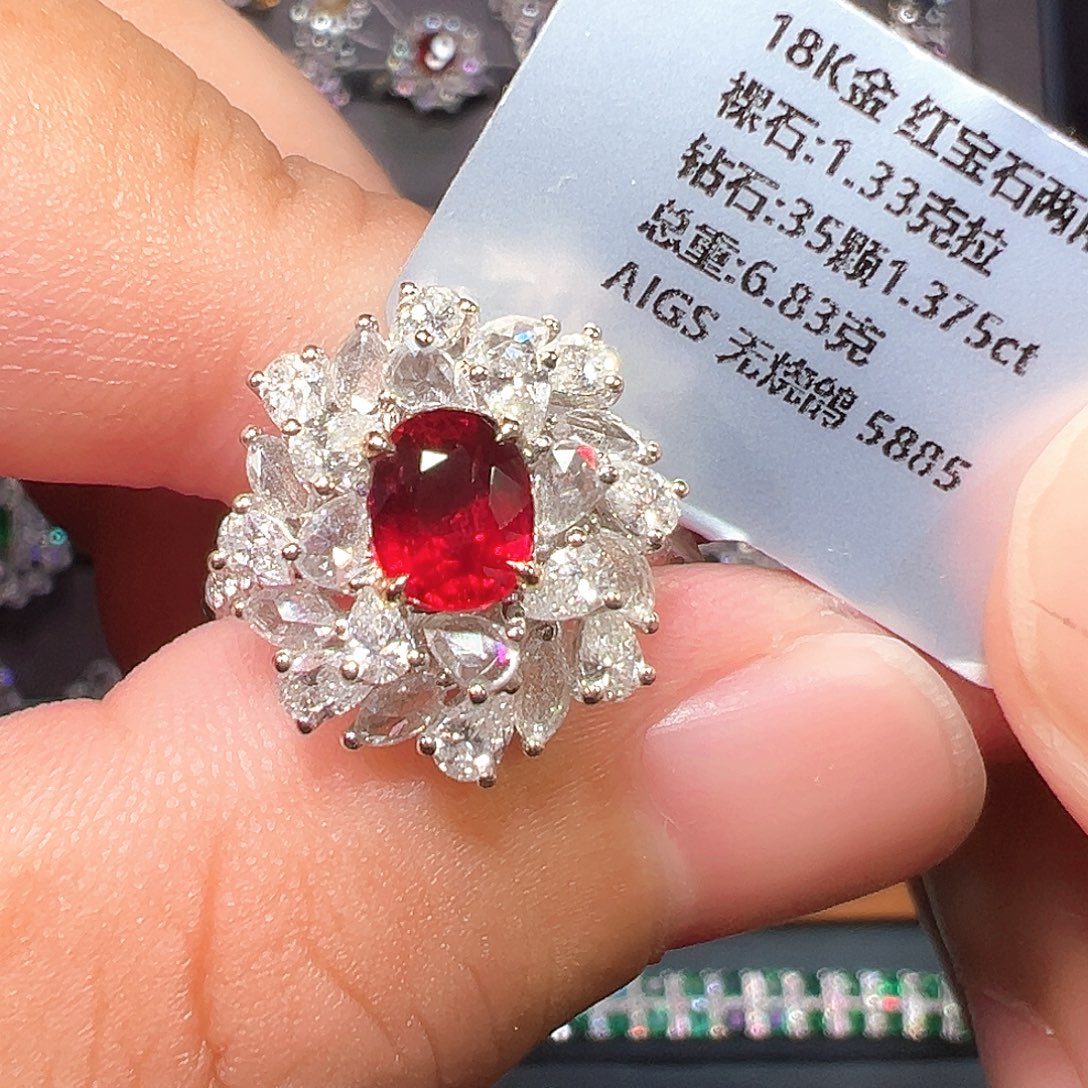 18K金镶嵌红宝石戒指