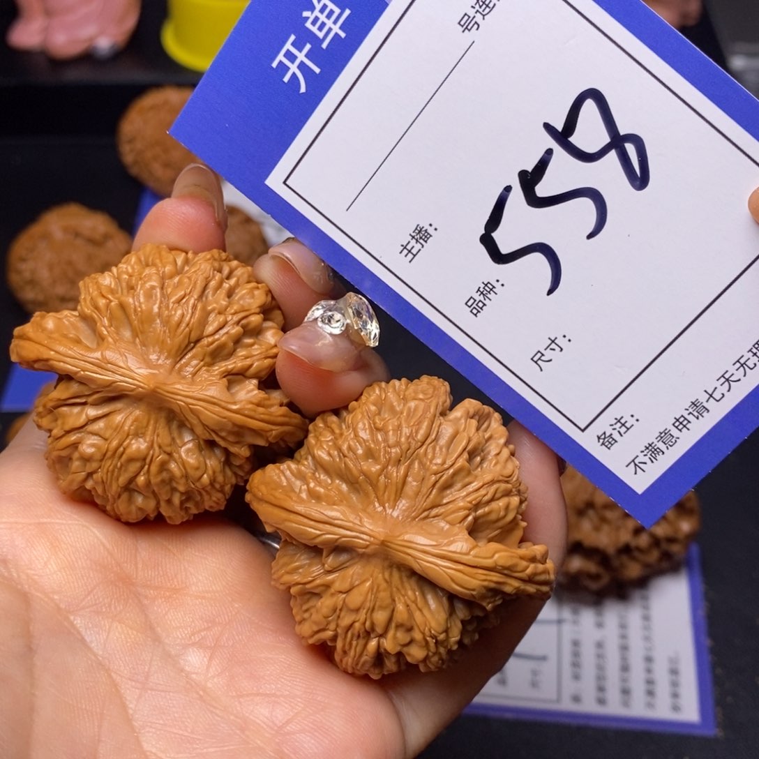 文玩核桃把件46至尊虎558