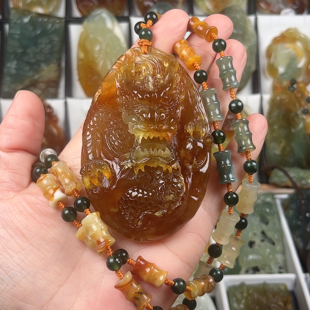 蛇纹石玉颈饰未镶嵌半*闲