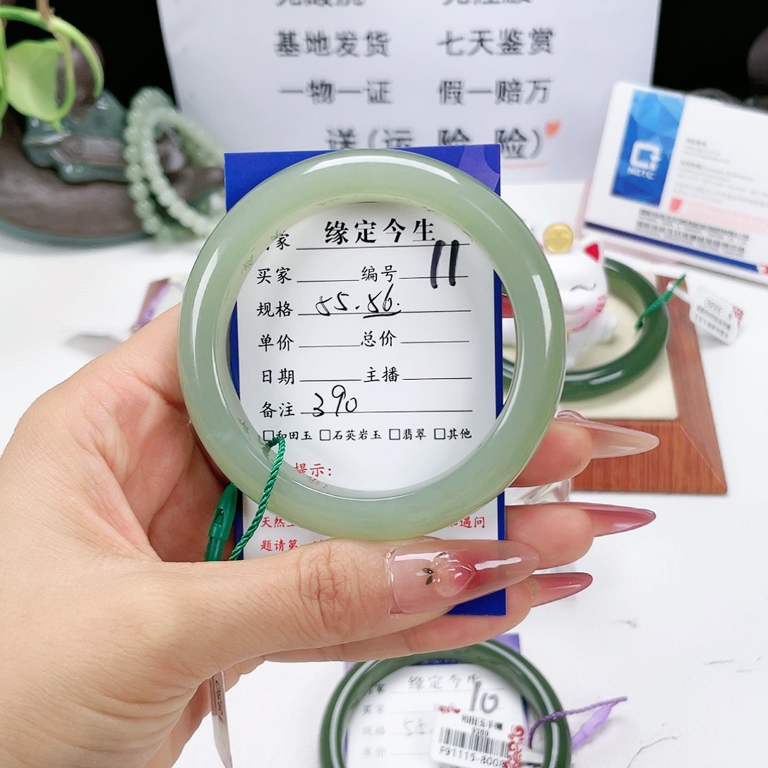 和田玉手镯未镶嵌