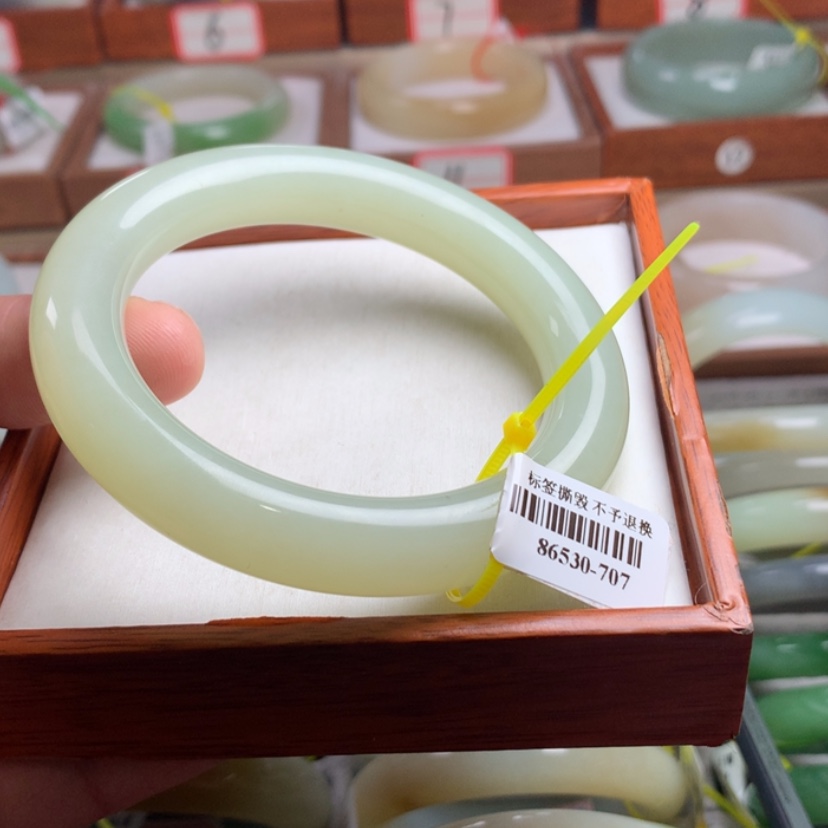 【闪购商品】和田玉手镯未镶嵌60.3