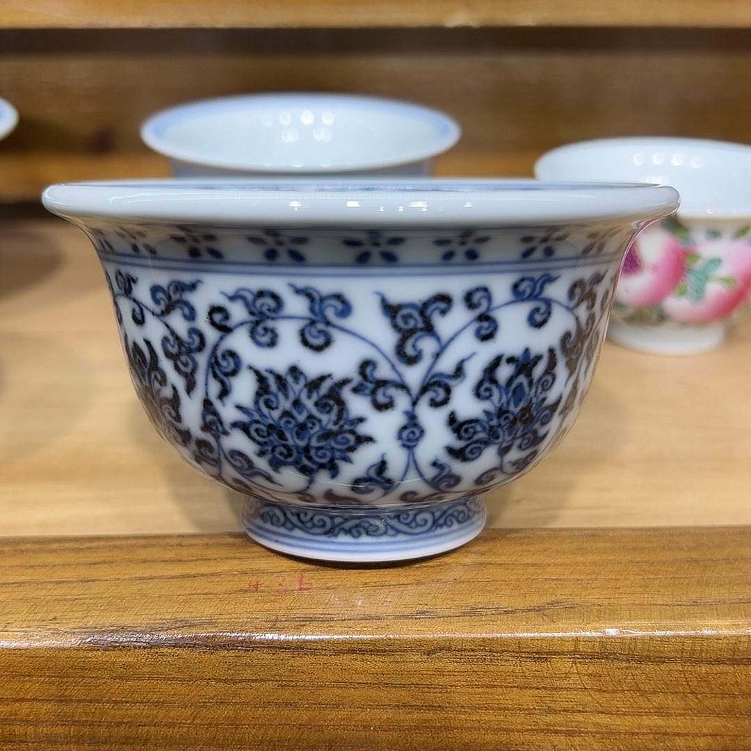 先***生青花手工缠枝莲压手杯