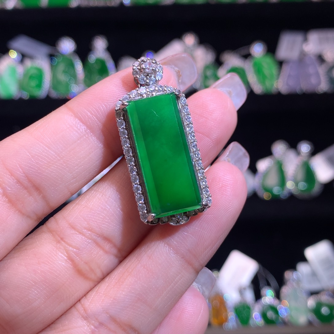 【闪购商品】颈饰银S925镶嵌翡翠