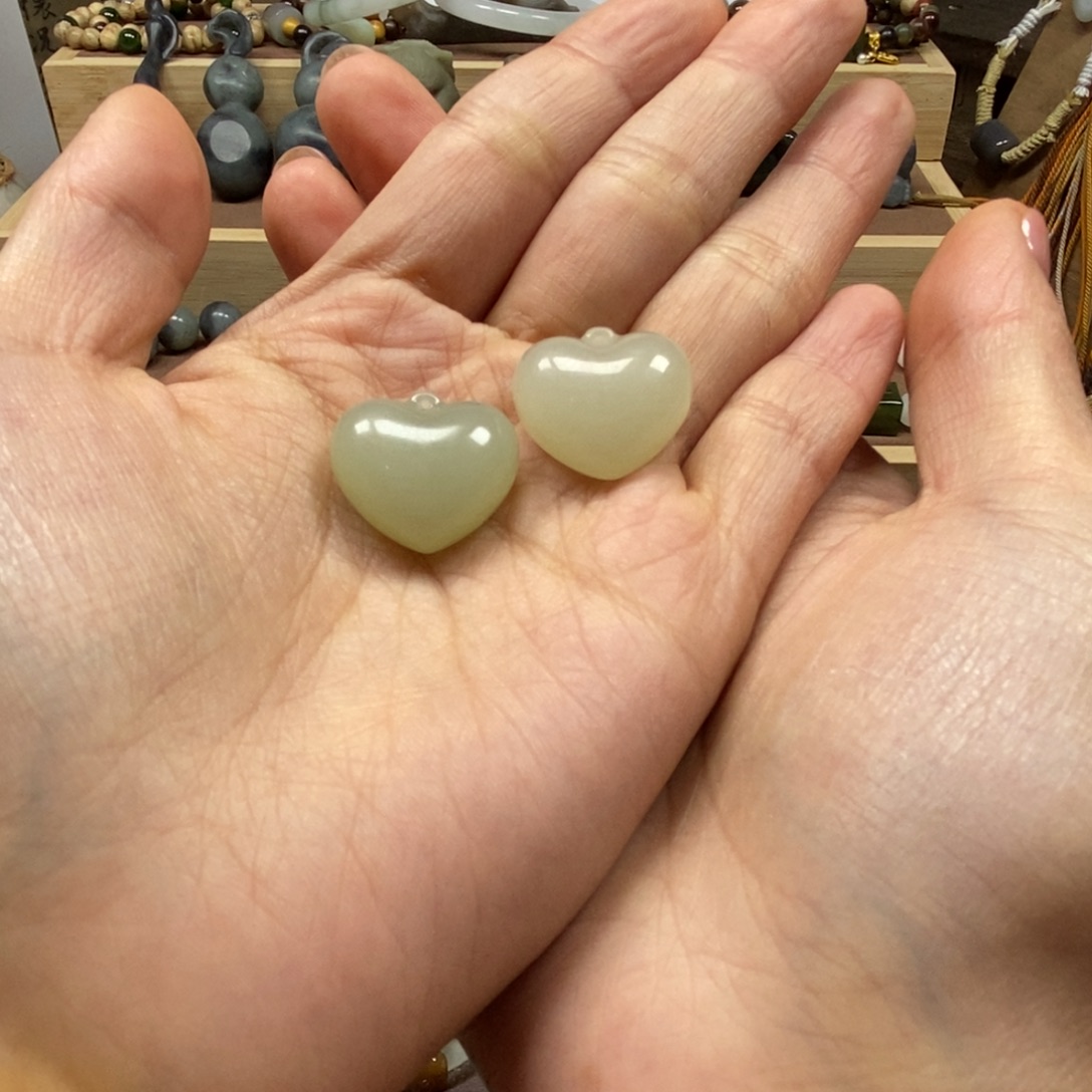 W***T和田玉（糖玉）未镶嵌车挂