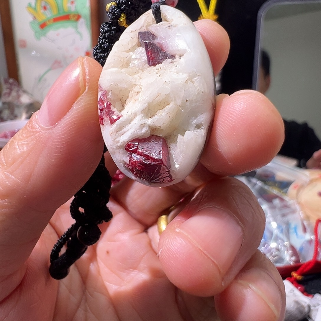 天然辰砂马仙溪晶体吊坠