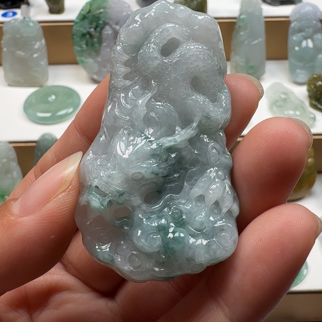 秋***雨翡翠未镶嵌颈饰翡翠