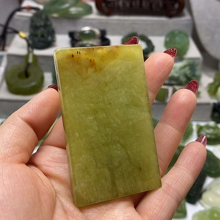 蛇纹石玉挂件未镶嵌