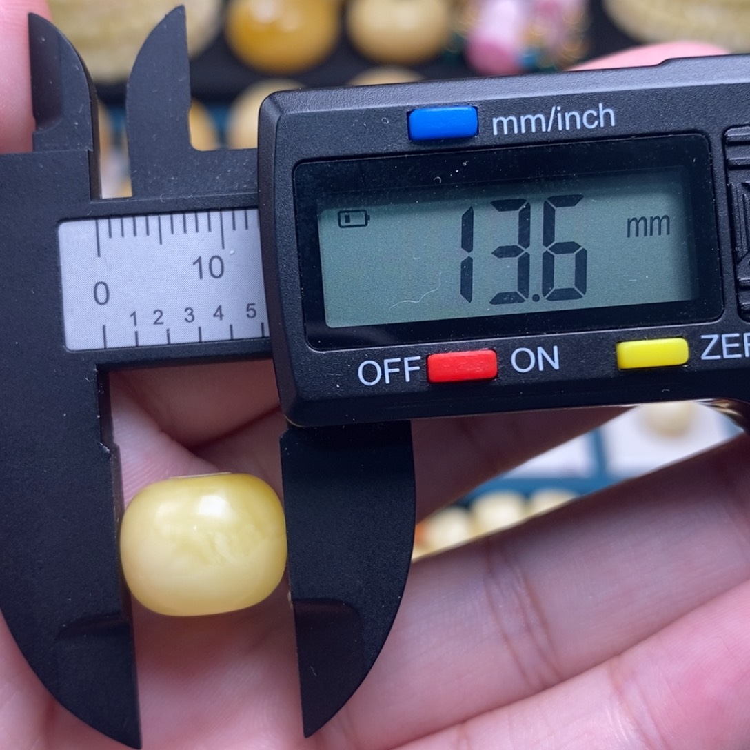 蜜蜡未镶嵌珠宝奇石