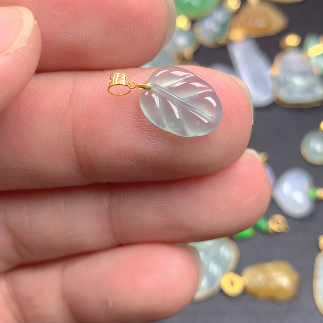 【闪购商品】颈饰18K金镶嵌翡翠翡翠