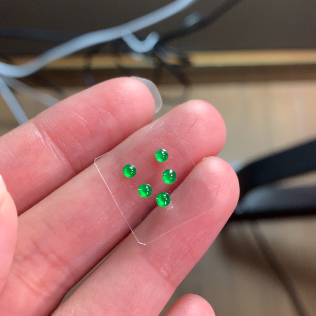 翡翠未镶嵌颈饰炸光绿蛋