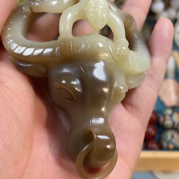 少***游和田玉（糖玉）未镶嵌颈饰