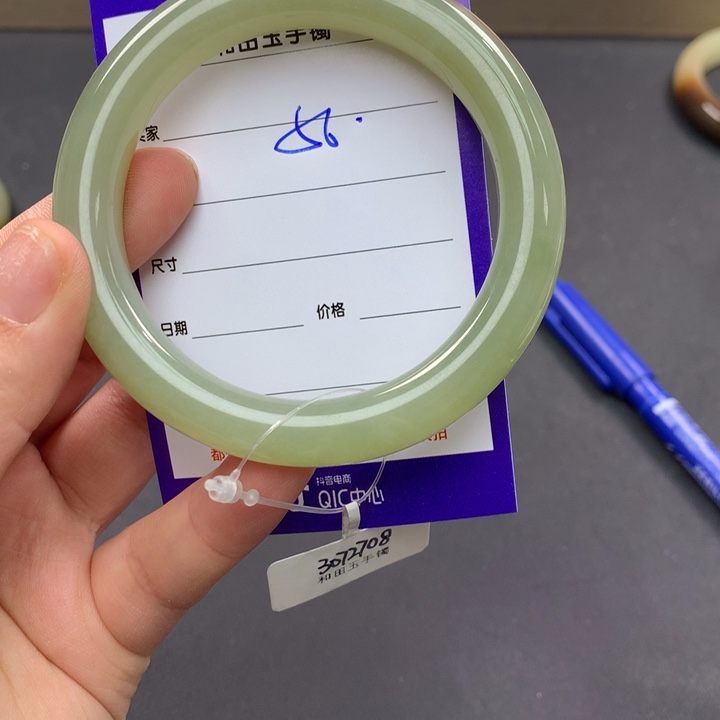 和田玉（糖玉）手镯未镶嵌