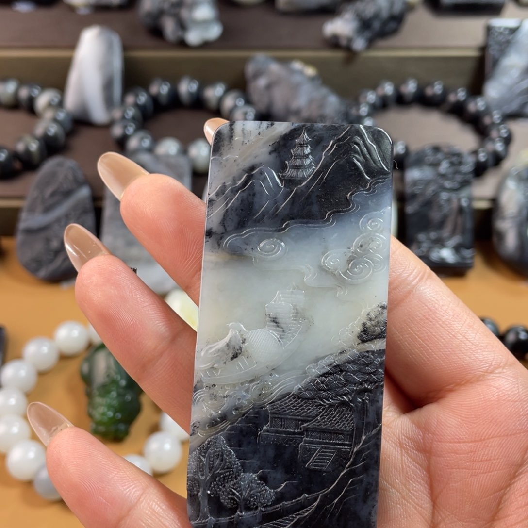 和田玉颈饰未镶嵌梦***剑