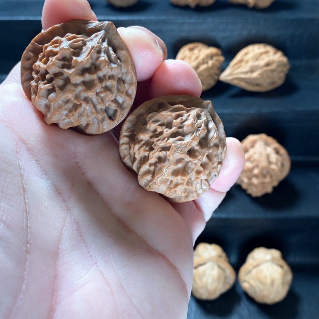桃核把件原生态山地龙鳞纹37