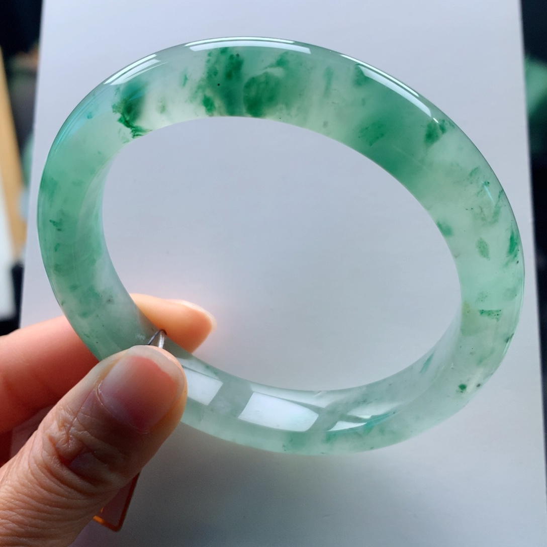 未镶嵌手镯石英质玉