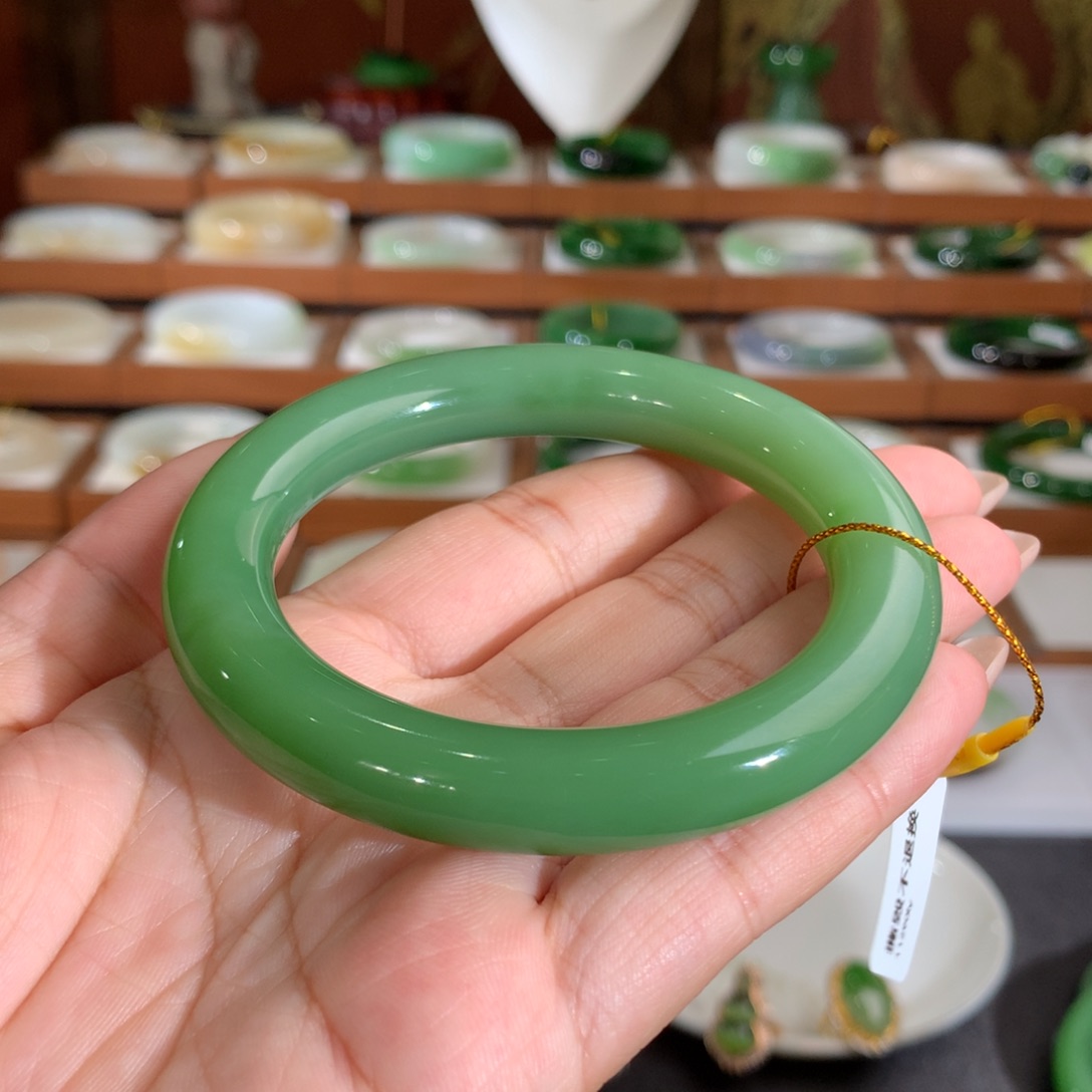 和田玉未镶嵌手镯