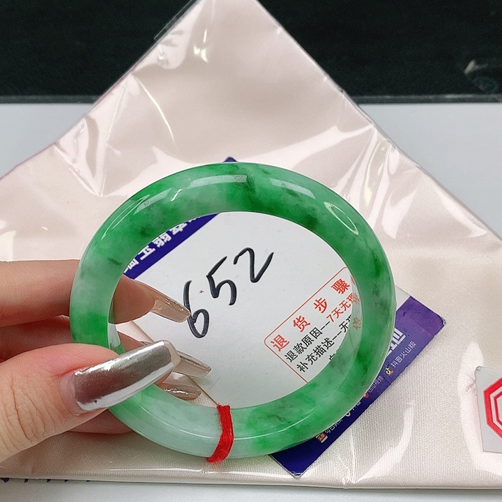翡翠手镯未镶嵌翡翠手镯
