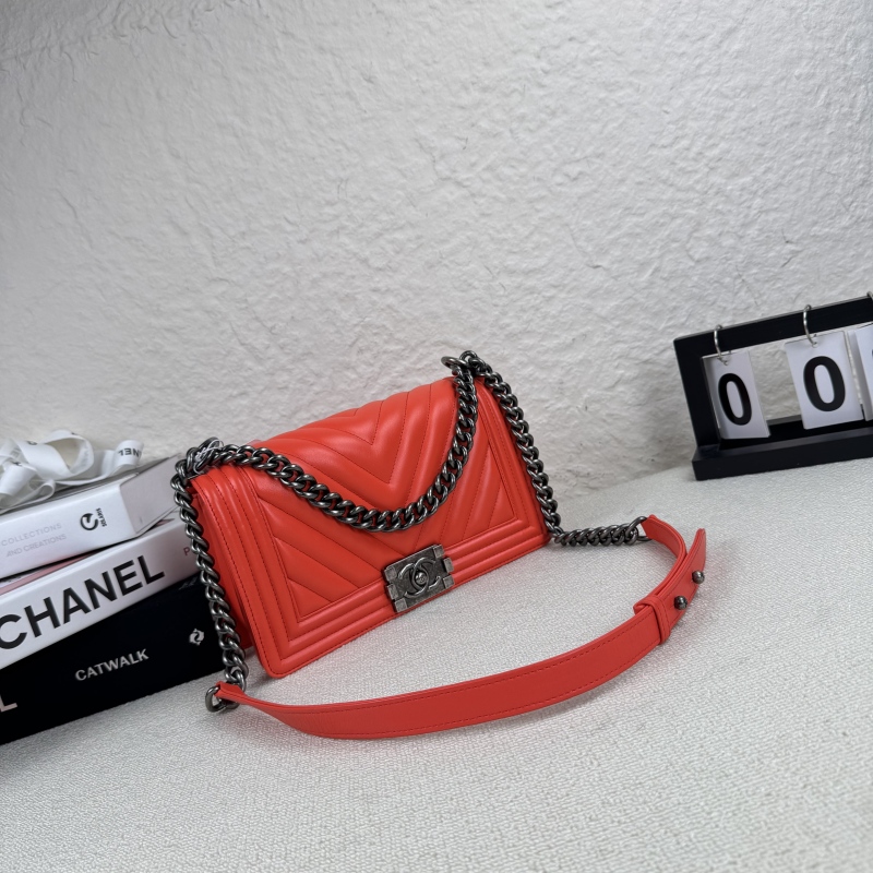 95新 Chanel/香奈儿 红色V纹Leboy中号单肩包 底长25 22开