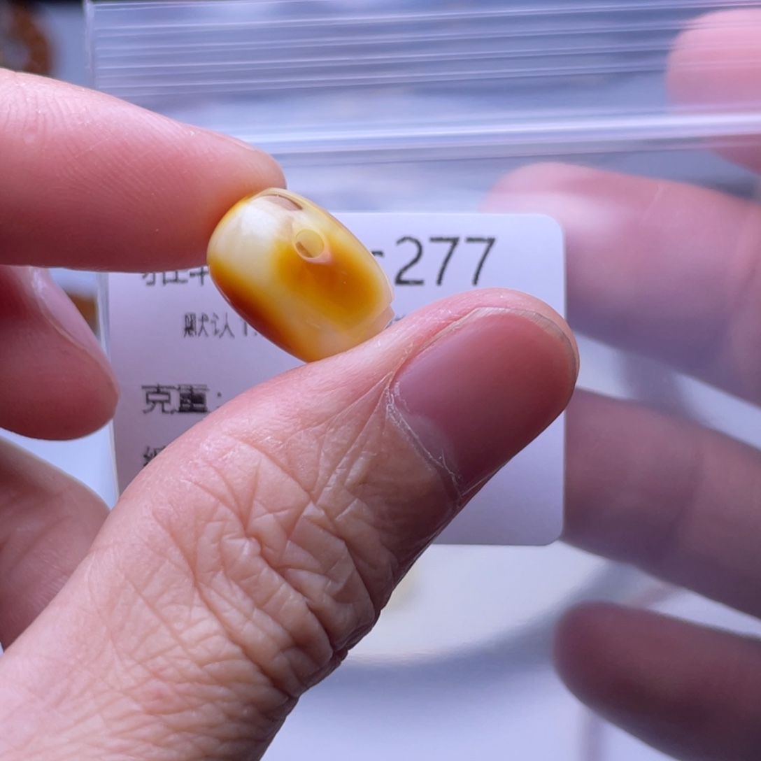 琥珀未镶嵌裸石琥珀