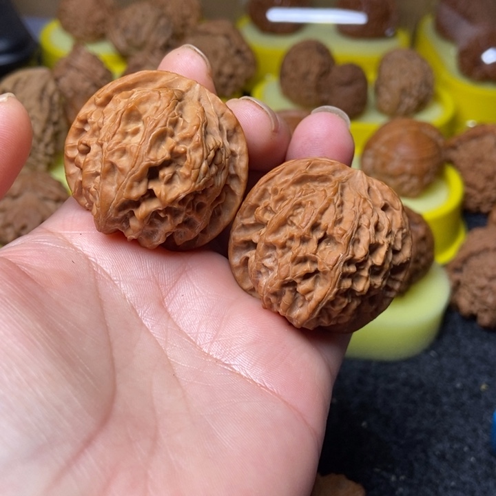 文玩核桃吊坠苹果园