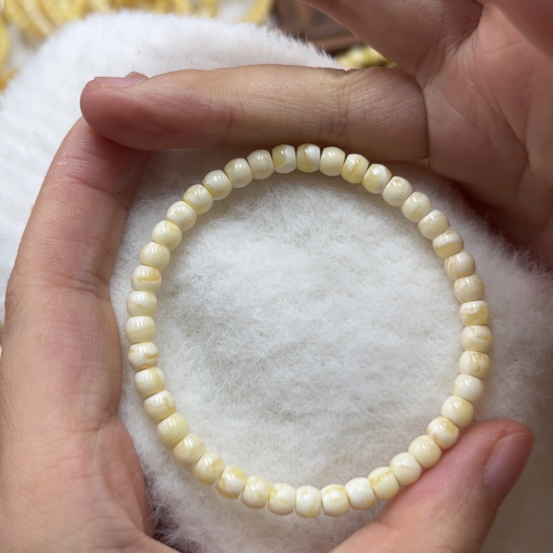 蜜蜡裸石未镶嵌品控