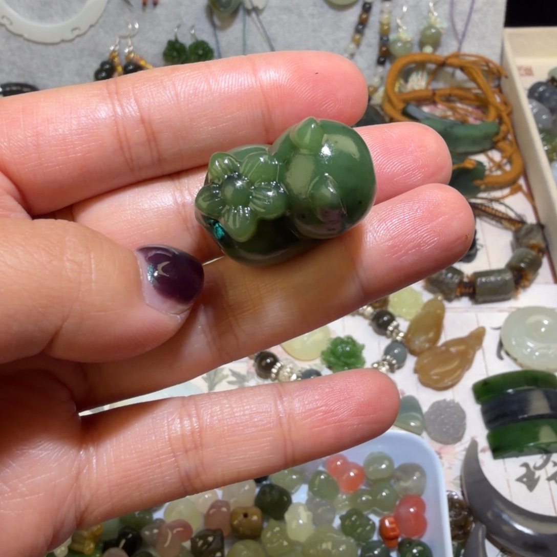 和田玉未镶嵌车挂