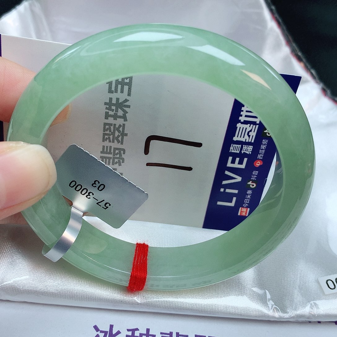 翡翠手镯未镶嵌缅甸天然A货翡翠手镯