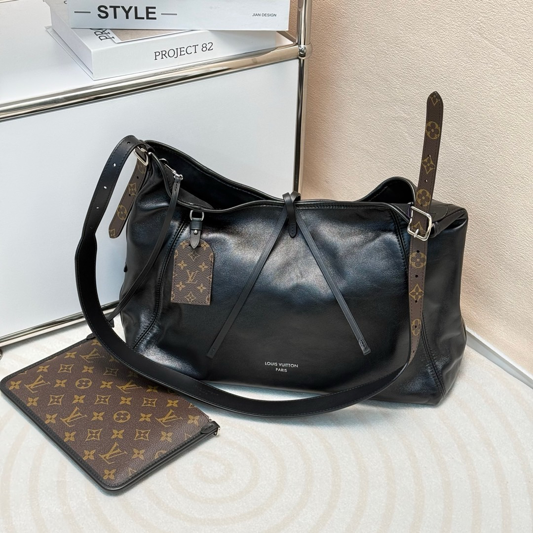 95新 LouisVuitton/路易威登 羊carryall 黑武士中号/620269311