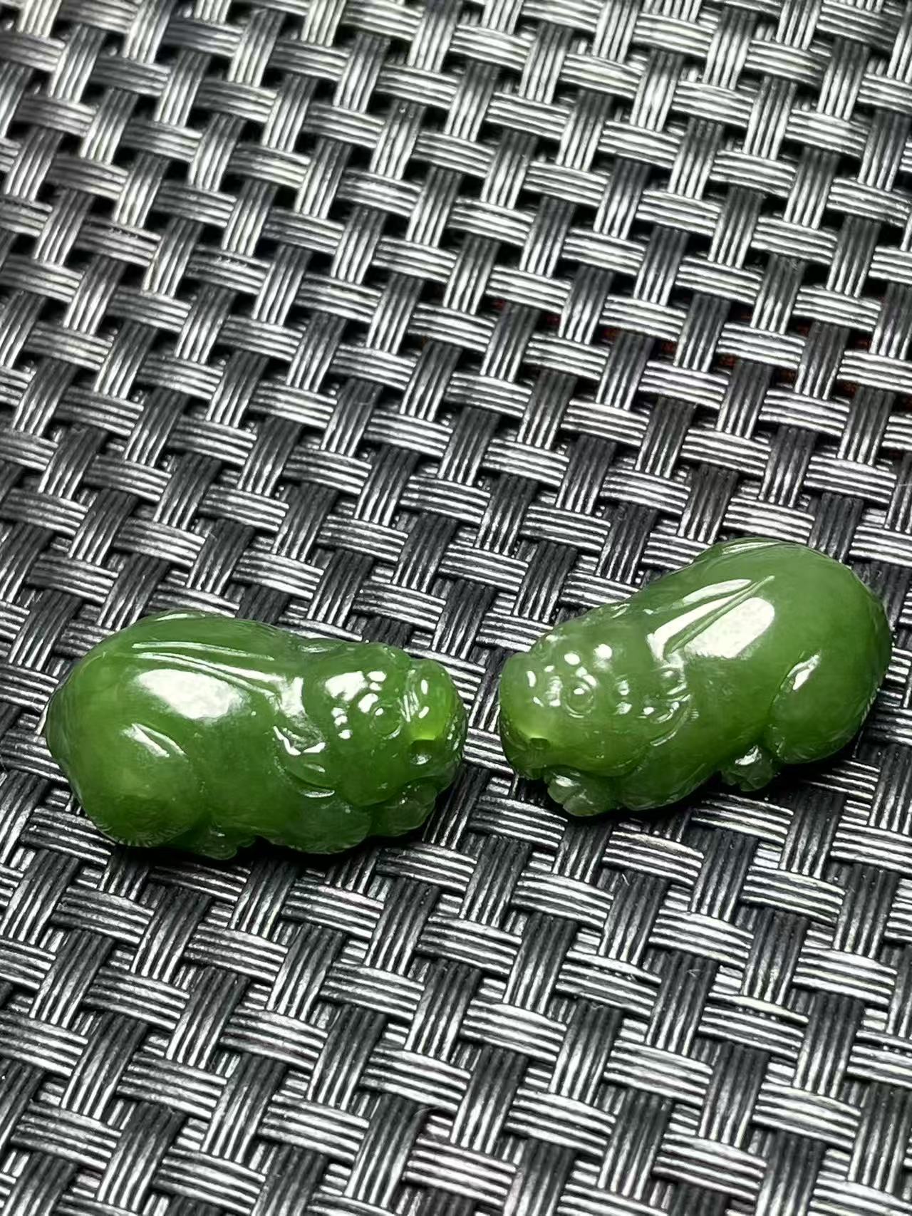 和田玉碧玉满绿貔貅吊坠，尺寸约25/15/11.5mm多样性发货拍一发一