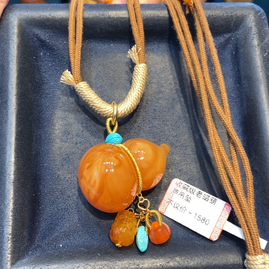 琥珀未镶嵌颈饰蜜蜡