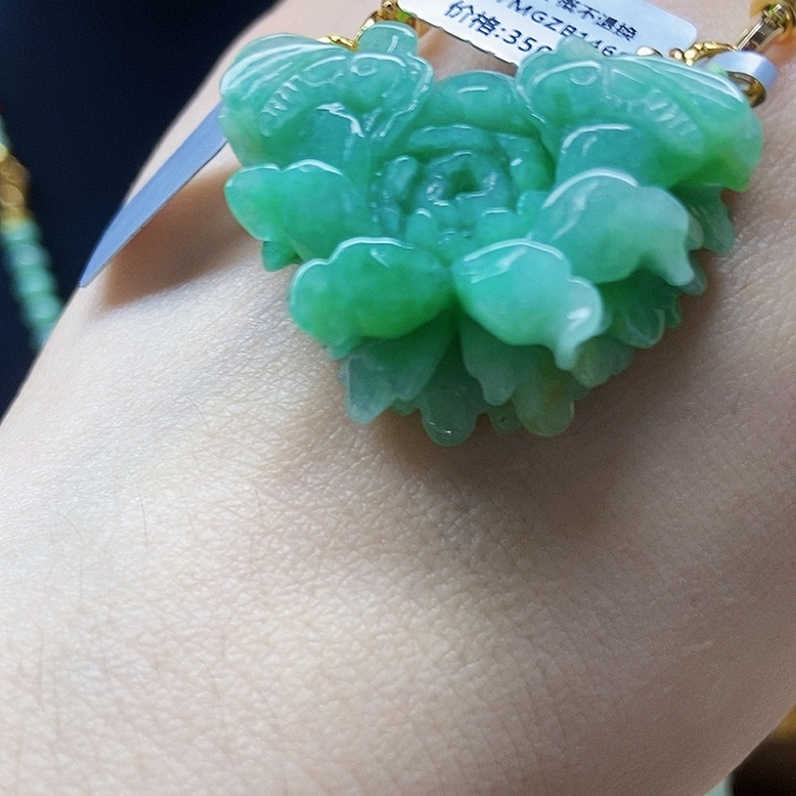 翡翠未镶嵌颈饰吊坠