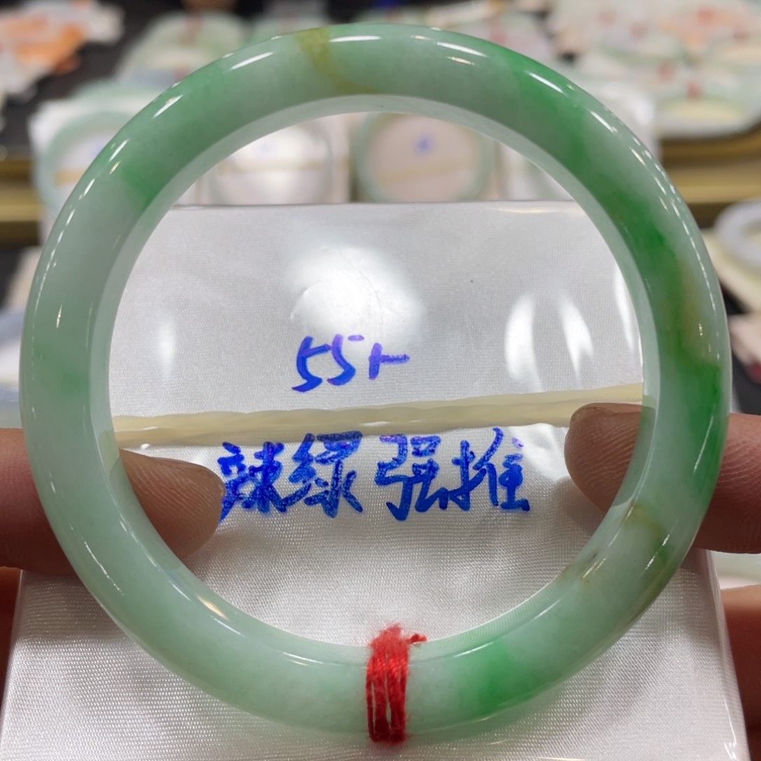 翡翠手镯未镶嵌翡翠手镯