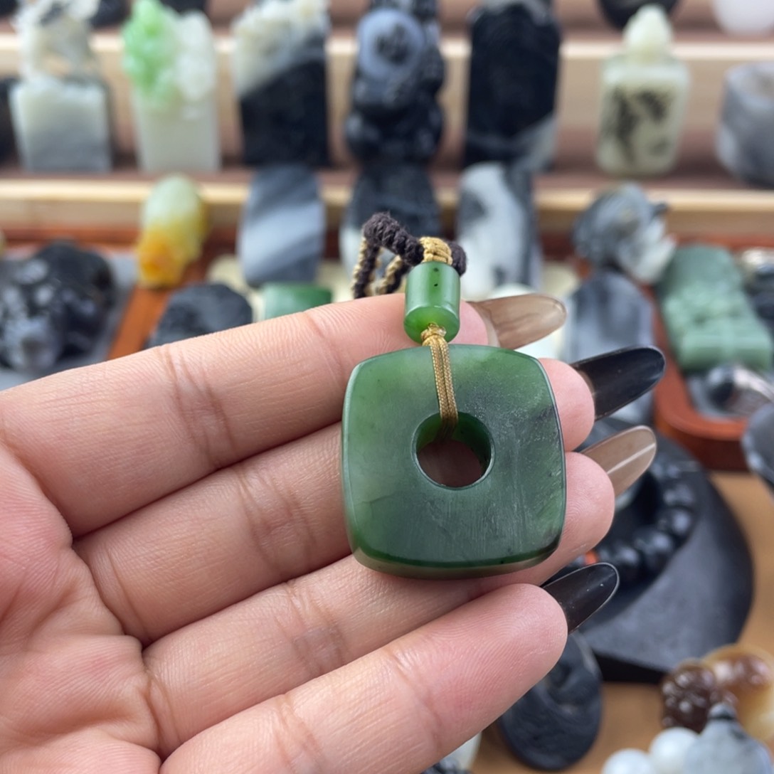 和田玉（碧玉）颈饰未镶嵌