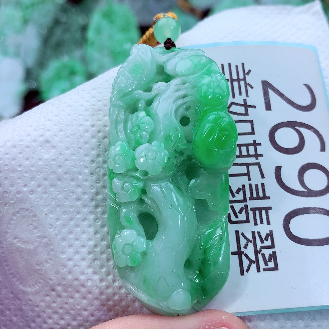 吊坠(不含链)未镶嵌翡翠