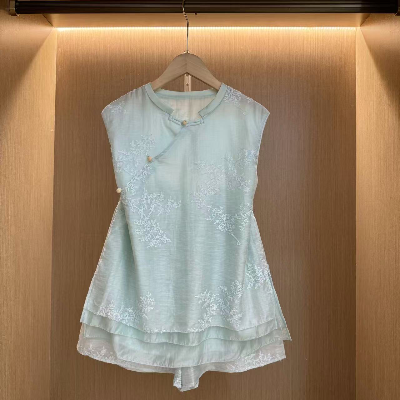 莱赛尔天丝新中式国风盘扣无袖上衣女2025夏季新款复古提花套装