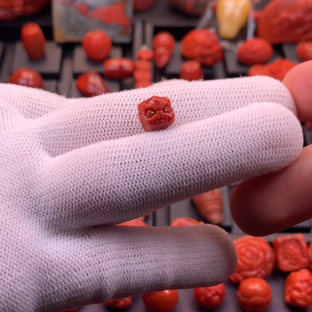 南红玛瑙未镶嵌精工雕刻满色满肉醒狮头配珠9mm