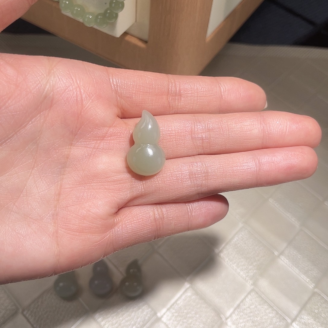 和田玉吊坠(赠链)未镶嵌葫芦