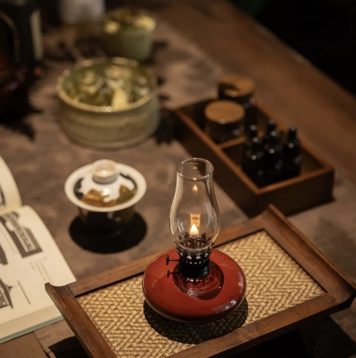 景德镇手工朗红釉陶瓷灯香薰灯氛围灯中式复古茶室摆件熏香