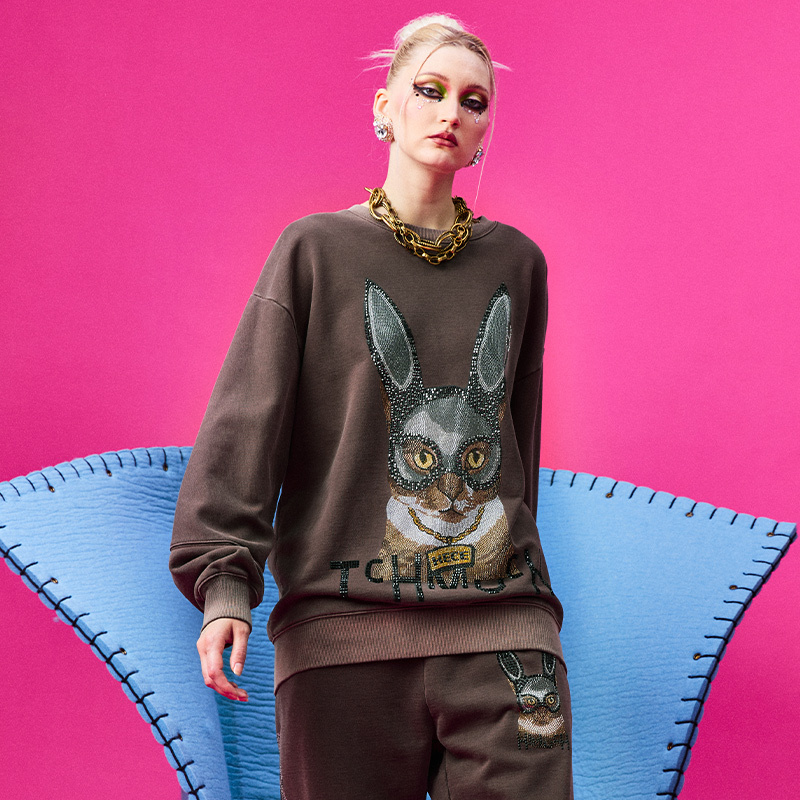 轻奢-TCH轻奢潮牌大耳兔彩色长袖烫钻时尚休闲圆领卫衣T66C118030