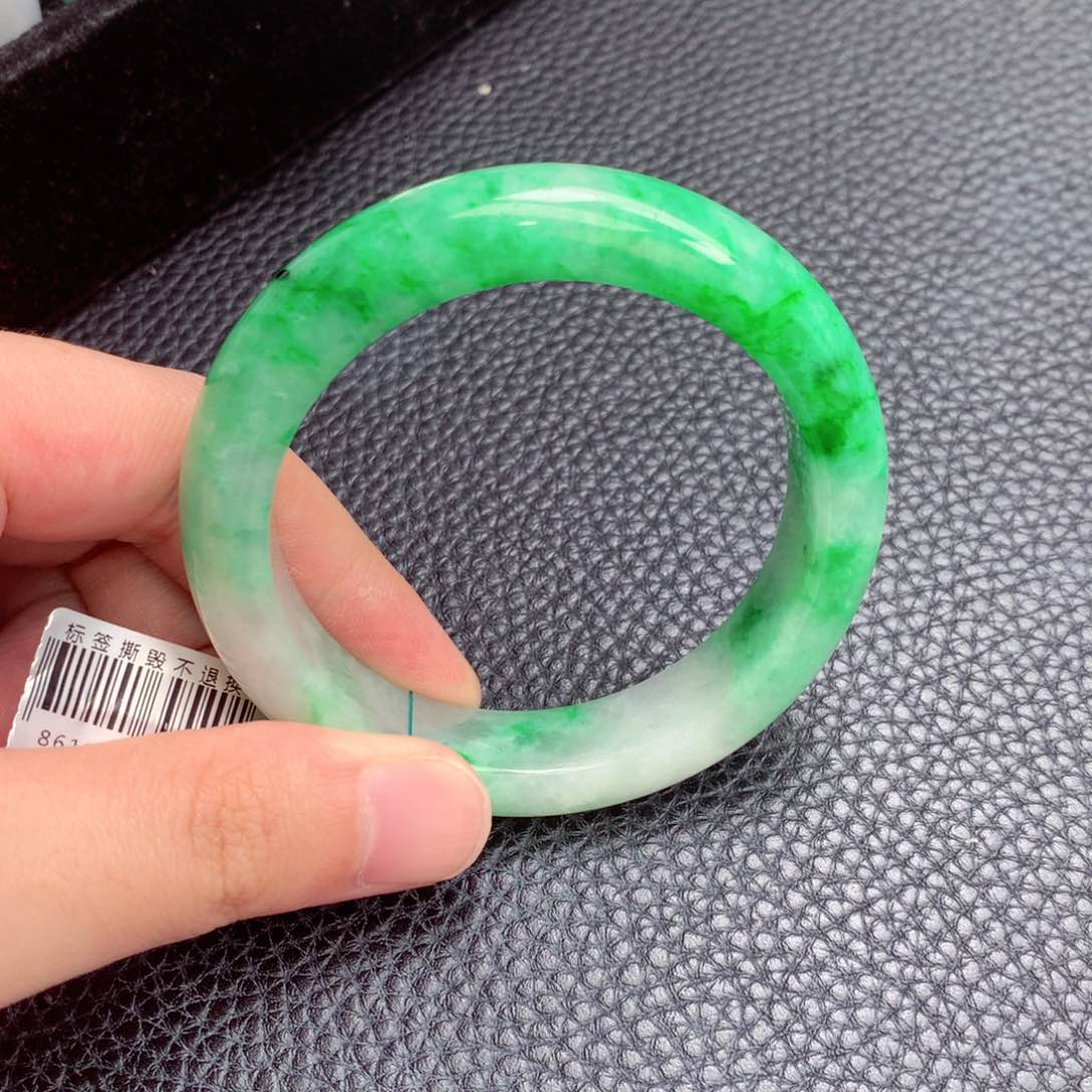翡翠手镯未镶嵌纯天然
