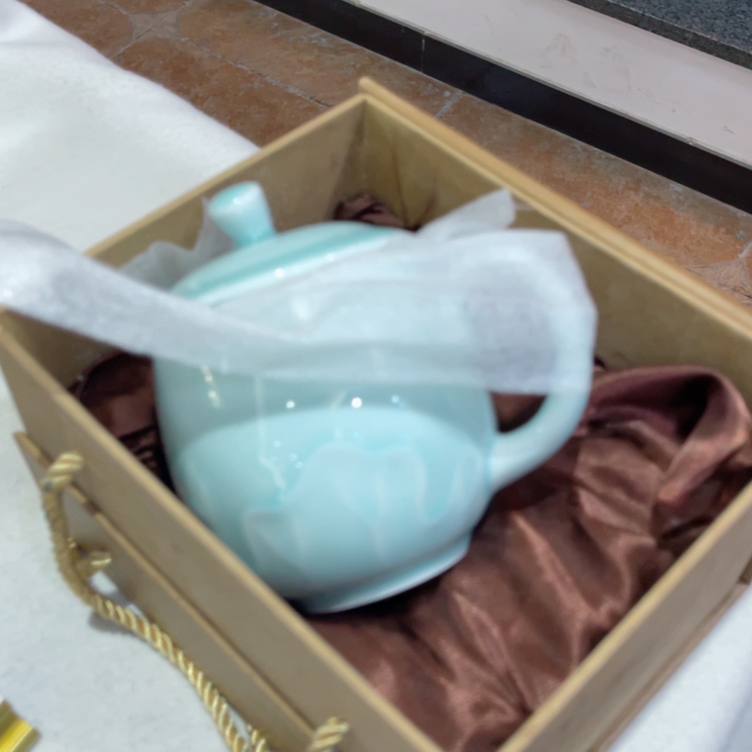 青瓷哈哈哈哈给哈哈哈