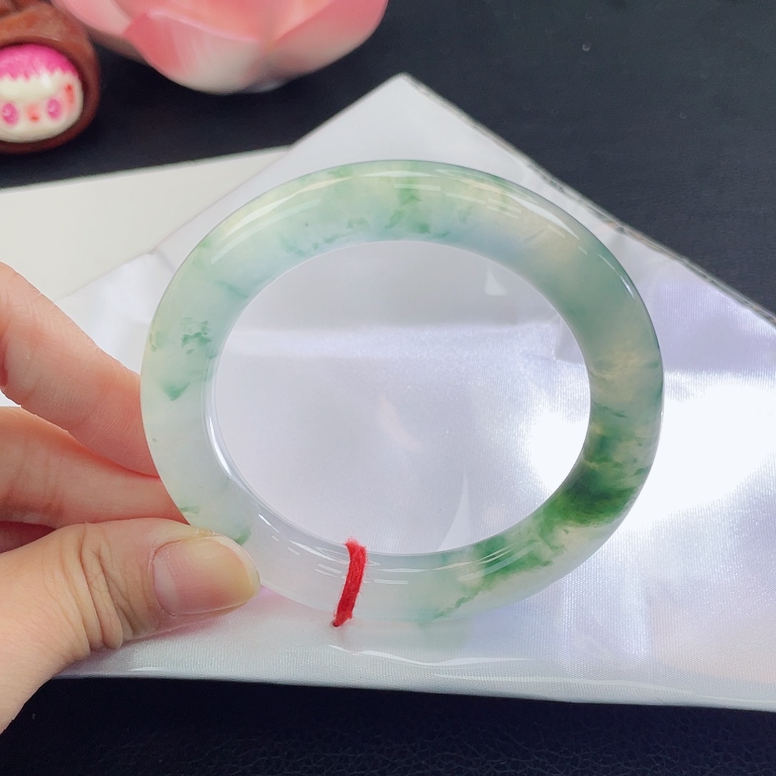 翡翠未镶嵌手镯玻璃种飘花