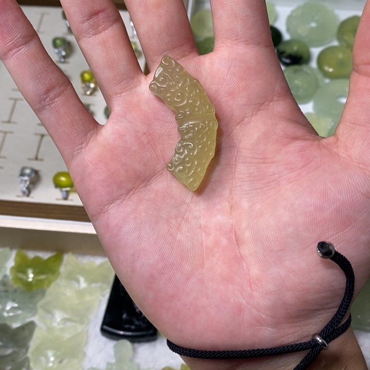 未镶嵌蛇纹石玉吊坠(不含链)