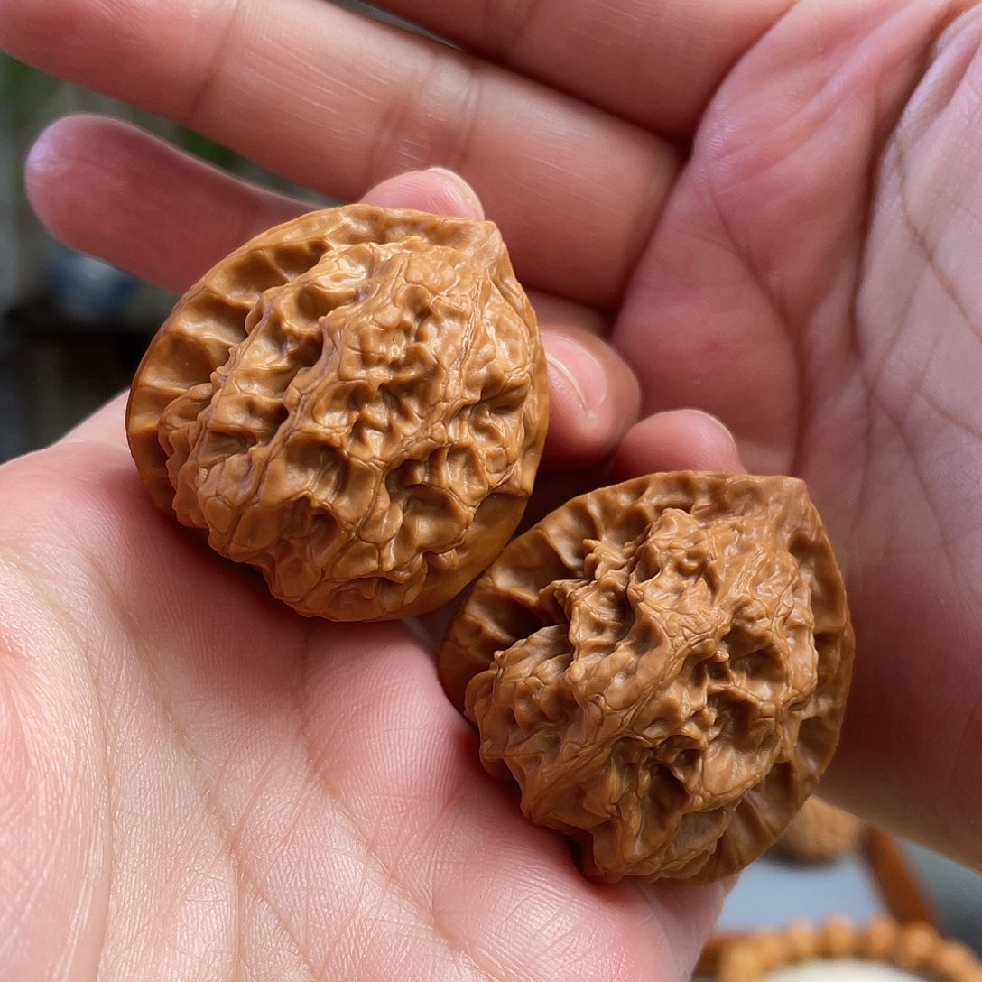 桃核把件36×37尺精修打底梨木台翻天印CN01439